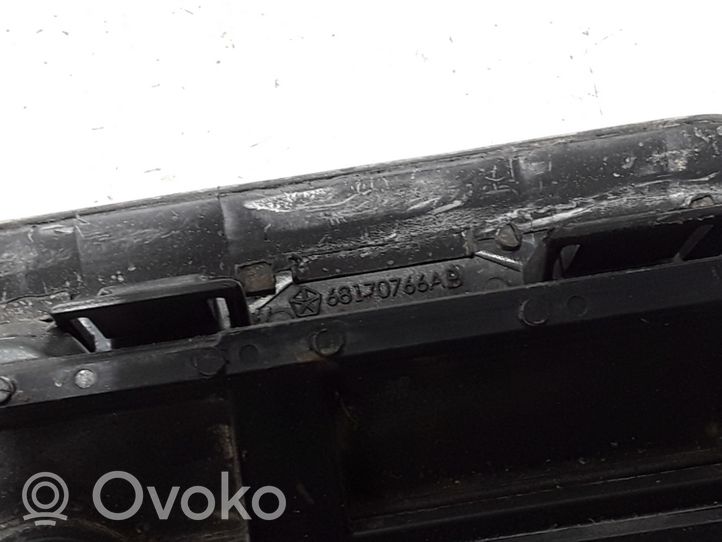 Chrysler Pacifica Grill / Wlot powietrza błotnika przedniego 68170766AB