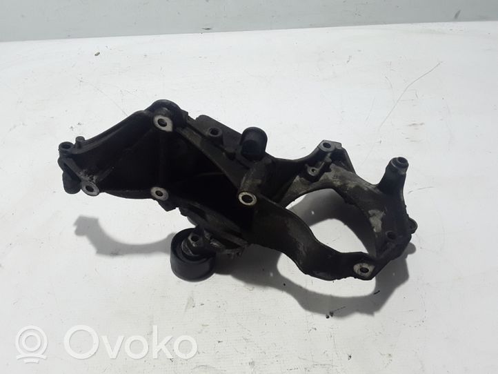 Opel Vivaro Generator/alternator bracket 8200016644