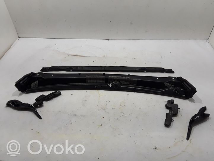 Chrysler Pacifica Wiper trim 