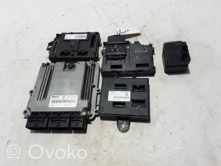 Renault Captur Komputer / Sterownik ECU i komplet kluczy 