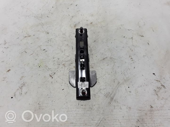 Volvo S60 Réglage de la hauteur de la ceinture de sécurité 8632605