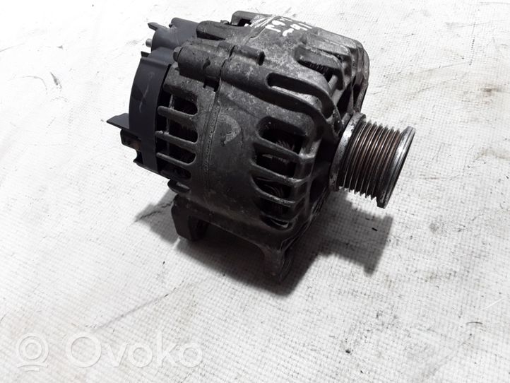 Opel Vivaro Generator/alternator 231008633R