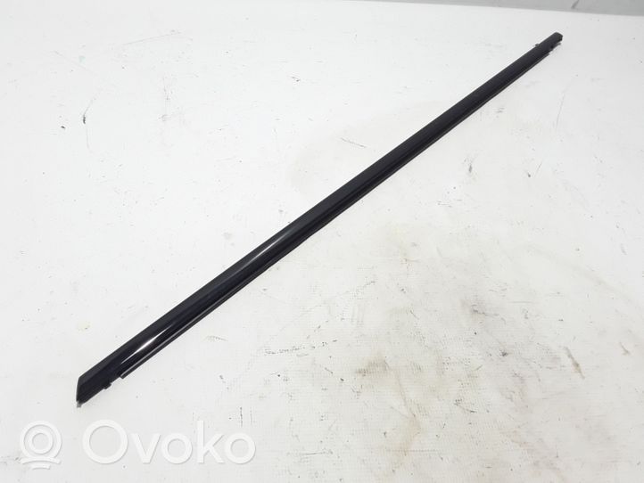 Volvo XC40 Rivestimento modanatura del vetro della portiera anteriore 31457000