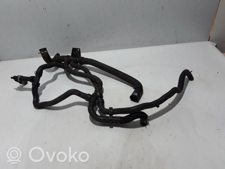 Renault Megane IV Tuyau de liquide de refroidissement moteur 215033860R