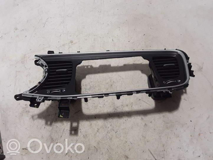 KIA Optima Centrinės oro grotelės 847202TAA0