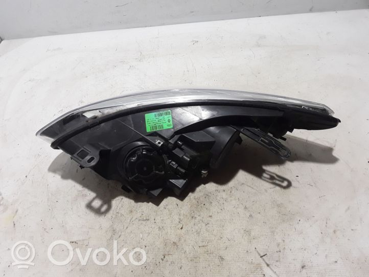 Renault Fluence Lampa przednia 260101331R