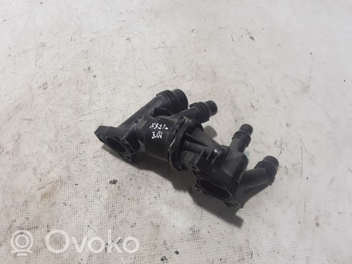 BMW X3 G01 Termostat / Obudowa termostatu 8576289