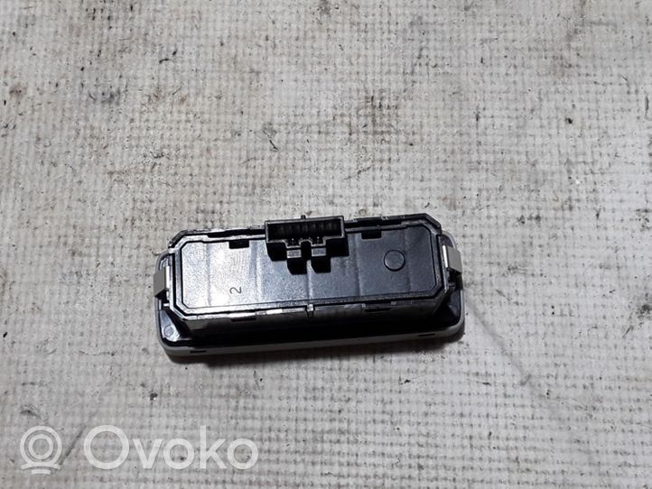 Volvo S60 Takaluukun avauskytkin 31481439