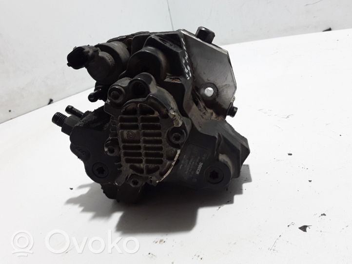 Volvo V70 Polttoaineen ruiskutuksen suurpainepumppu 8689591