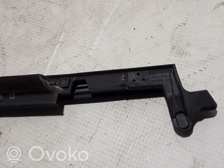 Dacia Jogger Takaoven lista (muoto) 828217135R