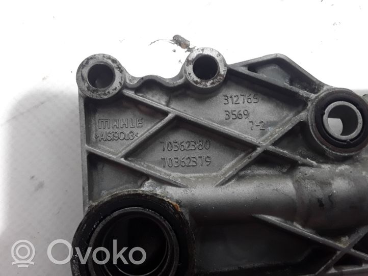 Mercedes-Benz CLS C218 X218 Support de filtre à huile 70362380