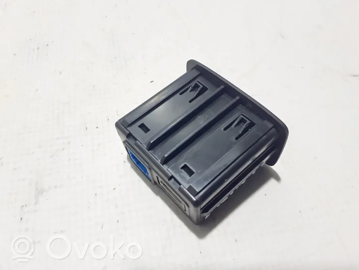 Nissan Primastar Connecteur/prise USB 280230006R