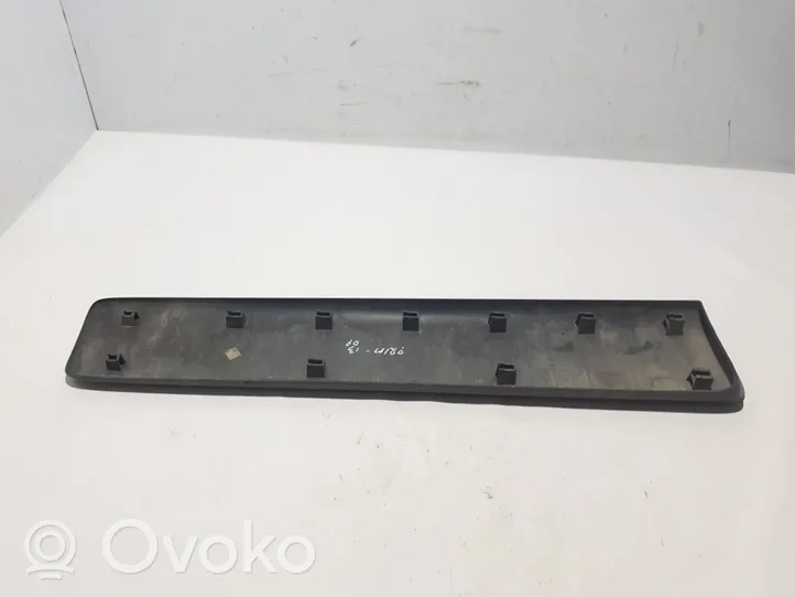 Nissan Primastar Moulure de porte avant 8200036086