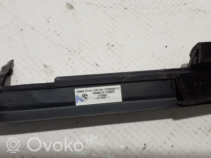 BMW 5 G30 G31 Moulures des vitres de la porte avant 7336958