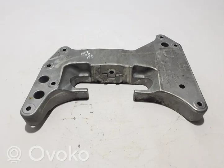 BMW 5 G30 G31 Supporto di montaggio scatola del cambio 6861580