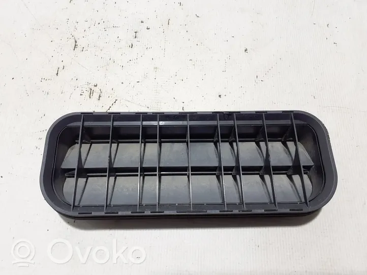 Volkswagen Amarok Grill / Wlot powietrza błotnika przedniego 7H0819181A