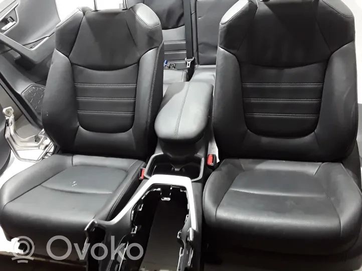 Toyota RAV 4 (XA50) Комплект салона komplektas 