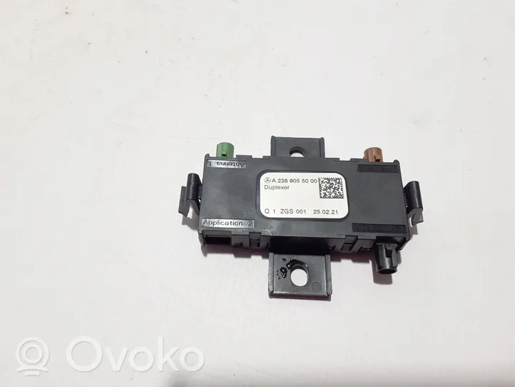 Mercedes-Benz EQC GPS-pystyantenni A2389055000