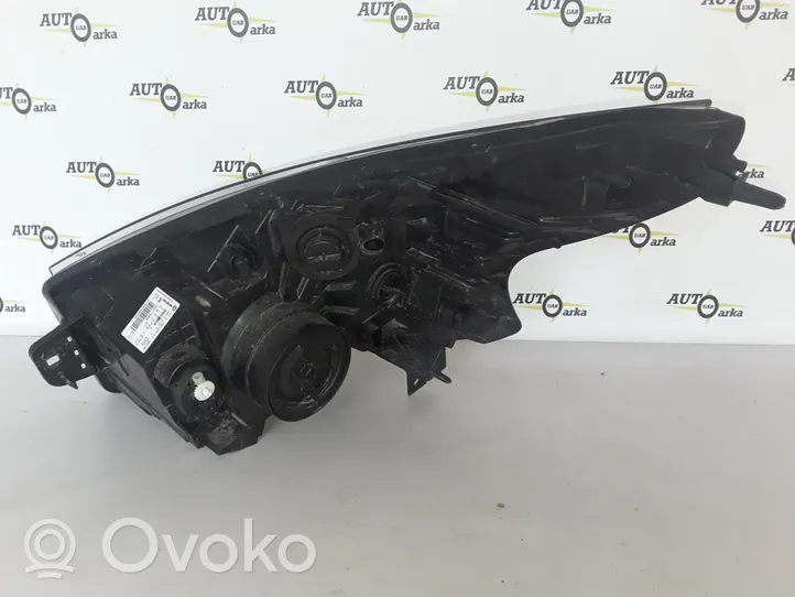 Opel Vivaro Headlight/headlamp 260102107R