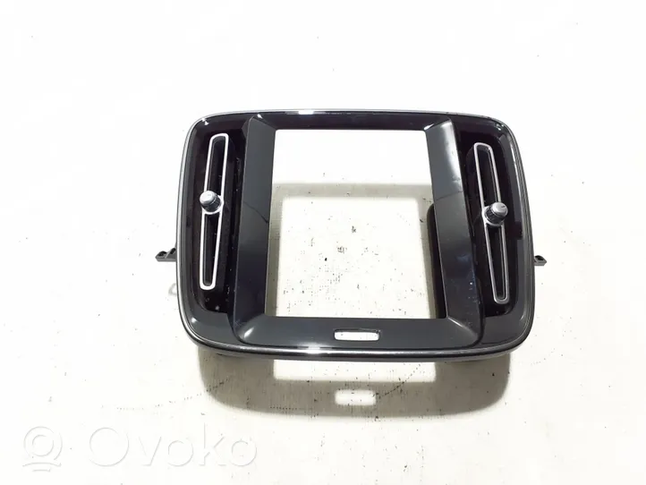 Volvo XC40 Dash center air vent grill 32277960