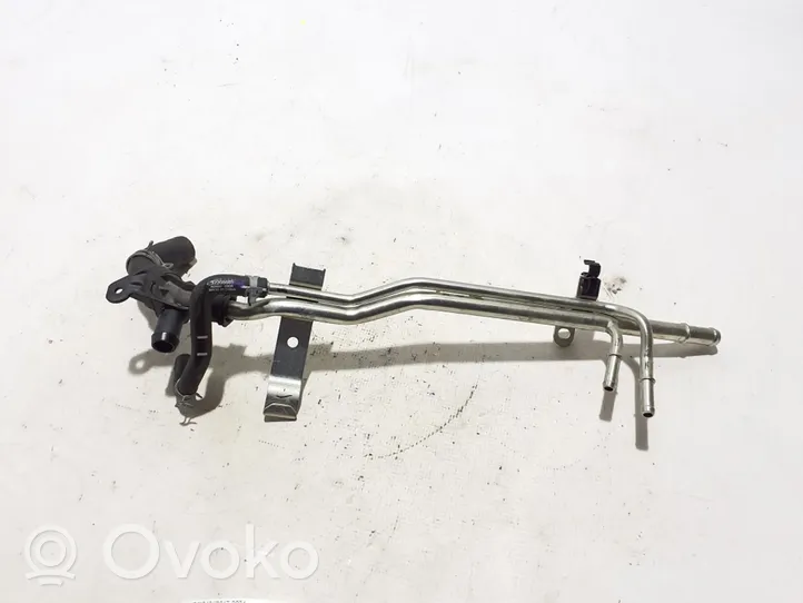 Volvo XC40 Tubo flessibile del liquido di raffreddamento del motore 32208669