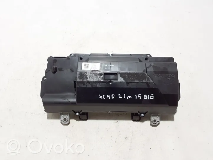 Volvo XC40 Speedometer (instrument cluster) 32320737