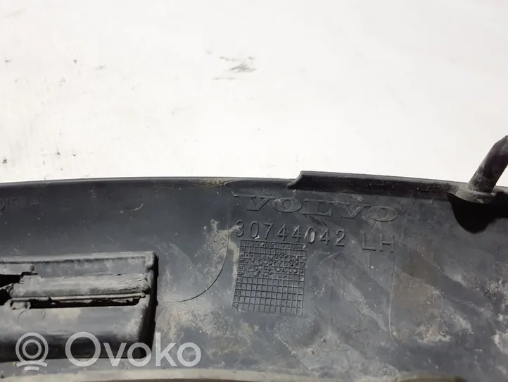 Volvo C30 Listwa / Nakładka na błotnik przedni 30744042