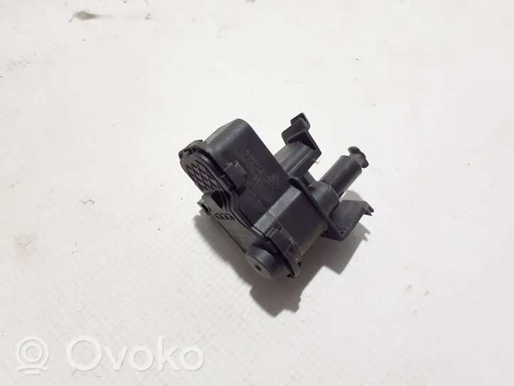 Volkswagen Touareg II Verrouillage du bouchon du réservoir de carburant 7P0810773B