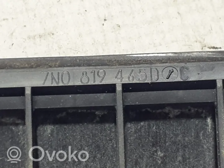 Volkswagen Golf VII Grill / Wlot powietrza błotnika przedniego 7N0819465D