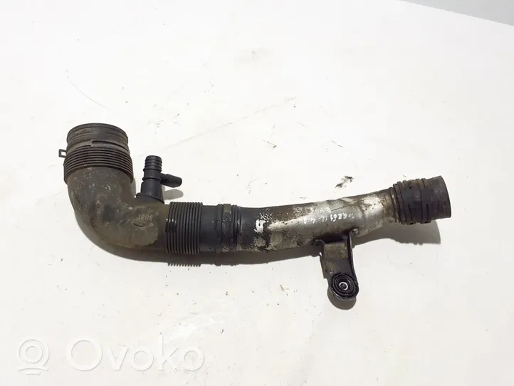 Volkswagen Touareg II Tube d'admission de tuyau de refroidisseur intermédiaire 7L8129654A