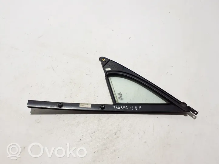 Volkswagen Touareg II Front door vent window glass four-door 7P6845114E