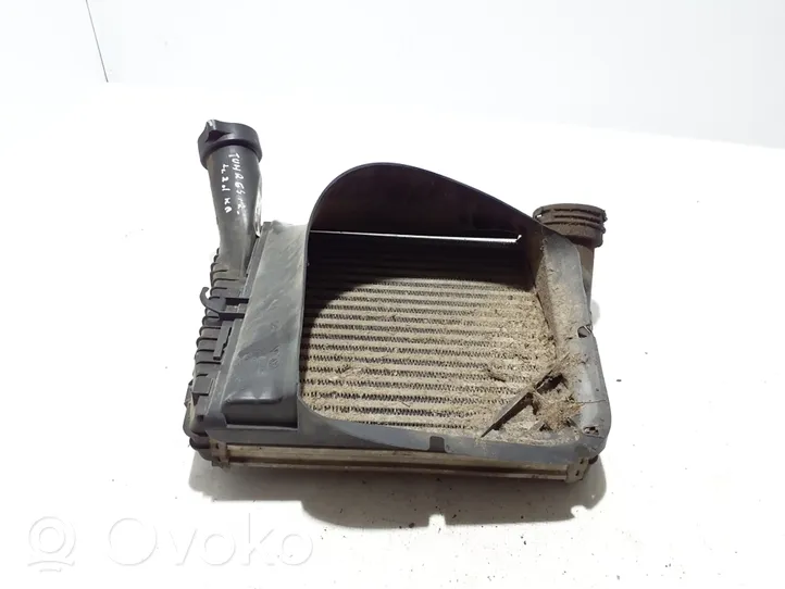 Volkswagen Touareg II Chłodnica powietrza doładowującego / Intercooler 7L6145803D