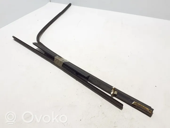 Toyota Land Cruiser (J120) Priekinio stiklo apdaila 7553460030