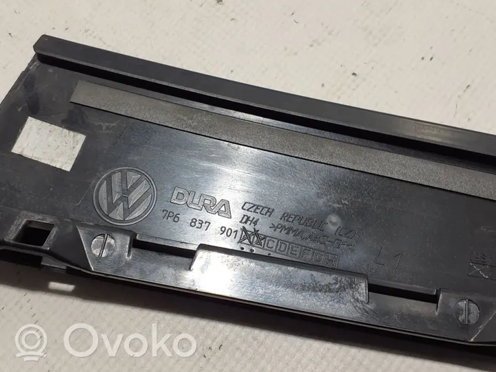 Volkswagen Touareg II Rivestimento modanatura del vetro della portiera anteriore 7P6837901