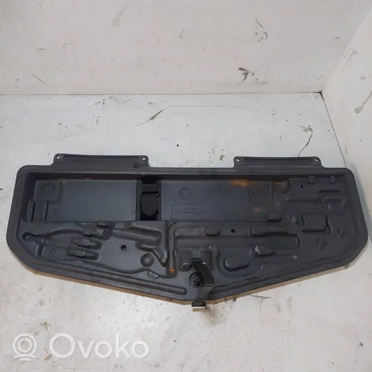 BMW 5 E39 Boîte à outils 711111806810