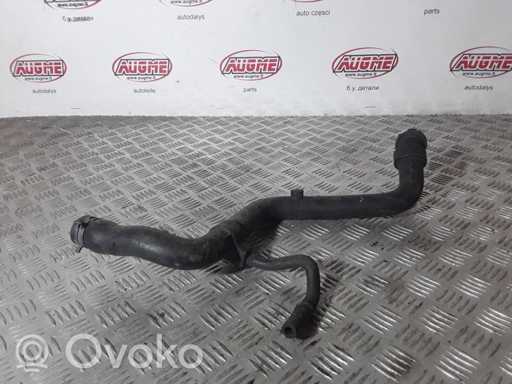 Volkswagen PASSAT B5.5 Tuyau de liquide de refroidissement moteur 8D0121101J