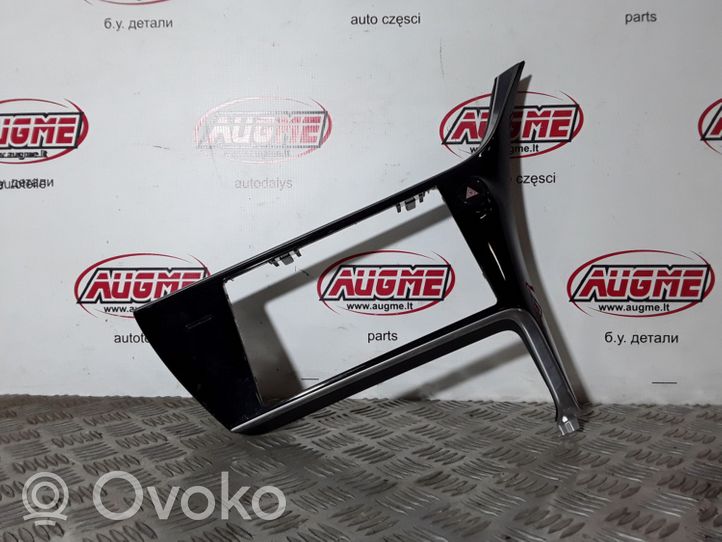 Toyota Auris E180 Panelės apdailos skydas (centrinis) 5540502880