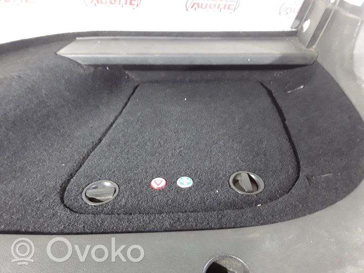 Volkswagen Golf V Tavaratilan/takakontin alempi sivuverhoilu 1K9867427B