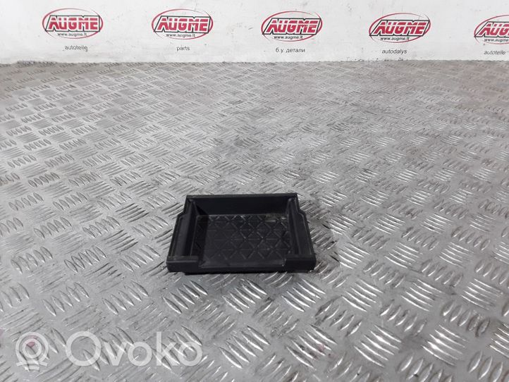 Toyota RAV 4 (XA50) Tapis de boîte à gants 5882542030