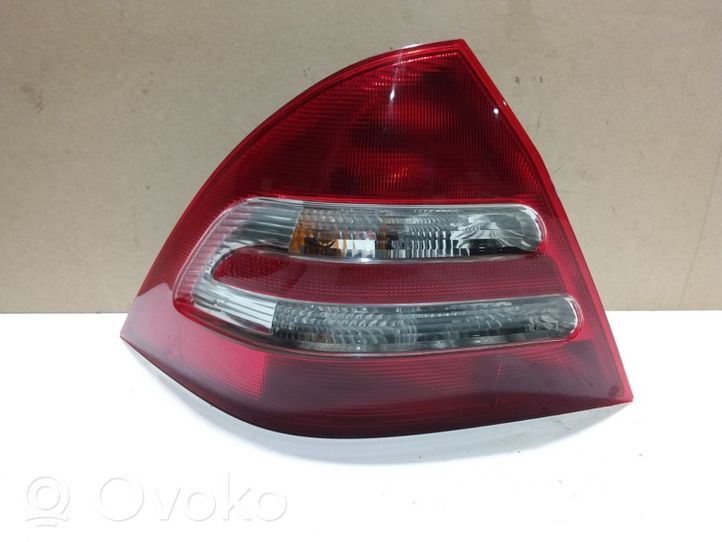 Mercedes-Benz C W203 Lampa tylna 2038200164L