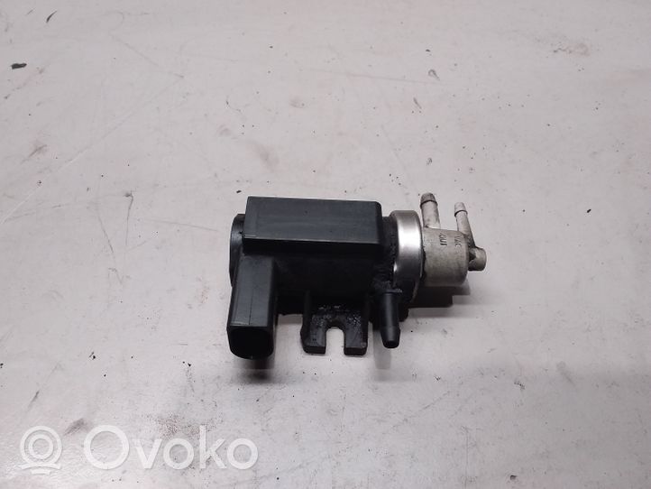 Volkswagen PASSAT B5.5 Electrovanne Soupape de Sûreté / Dépression 1J0906627A