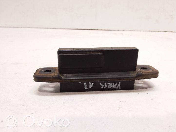 Toyota Yaris Przełącznik / Przycisk otwierania klapy bagażnika 0506B39