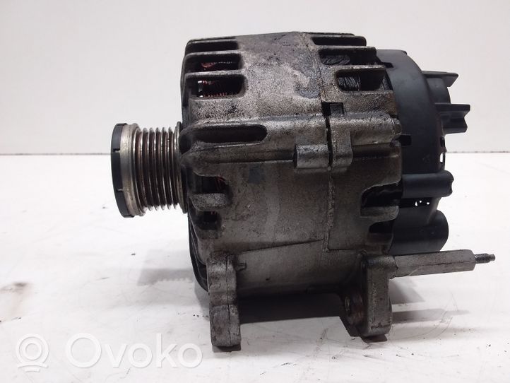 Volkswagen PASSAT B7 Generatore/alternatore 03C903024F