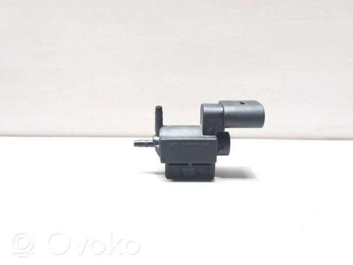 Skoda Octavia Mk2 (1Z) Zawór ciśnienia 037906283C