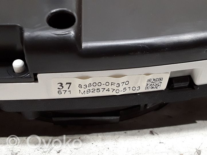 Toyota Verso Licznik / Prędkościomierz 838000F370