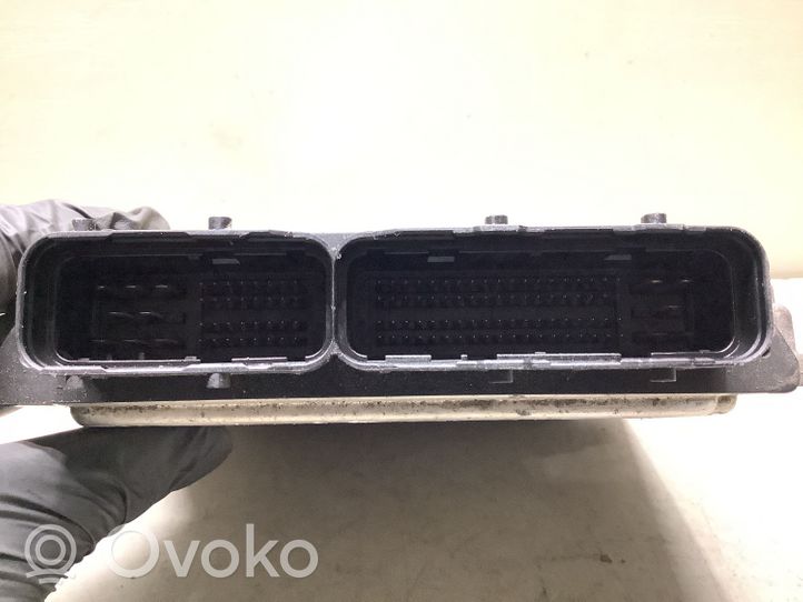 Toyota Auris 150 Moottorin ohjainlaite/moduuli 0281017097