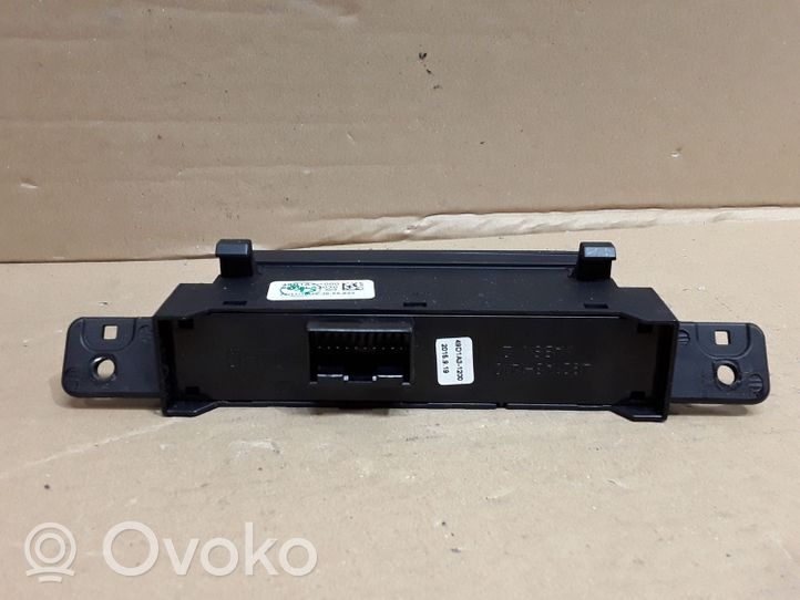 KIA Ceed Interruptor de calefacción del asiento 93700A2030