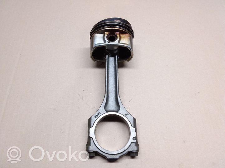 Volkswagen Golf V Piston avec bielle 021E