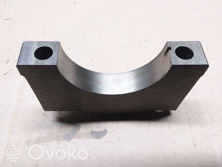 Volkswagen Golf V Supporto dell’albero motore 021AA