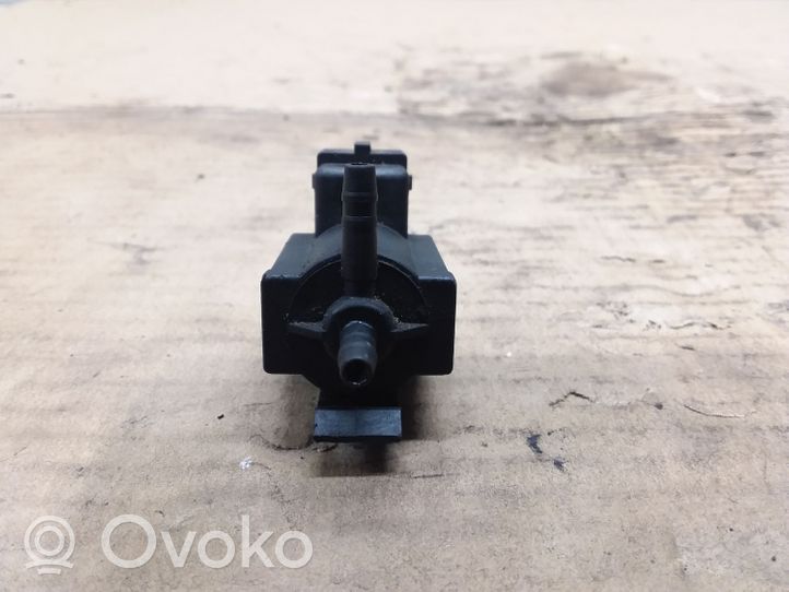 Volvo V70 Vacuum valve 30611668